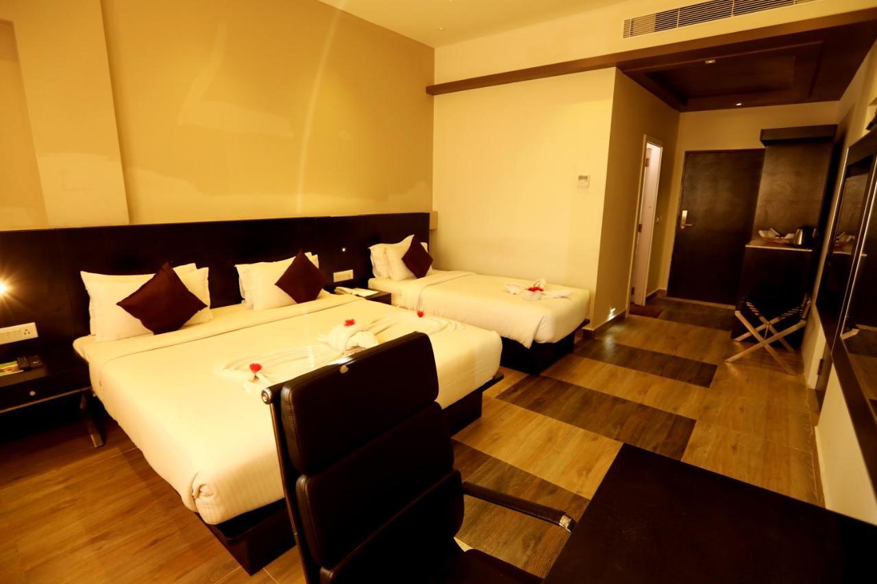 Hotel Queens Inn Velankanni Exteriör bild