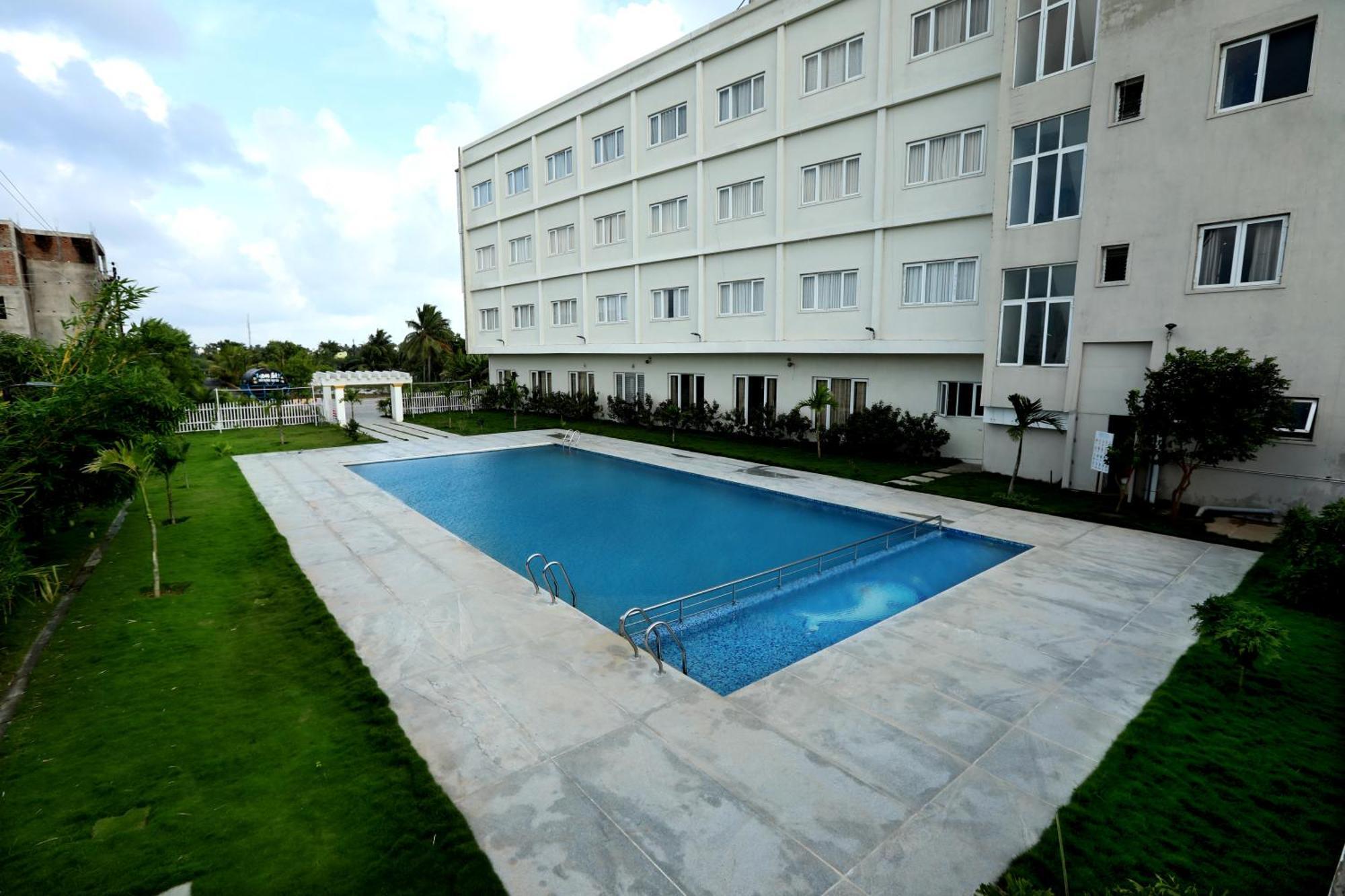 Hotel Queens Inn Velankanni Exteriör bild