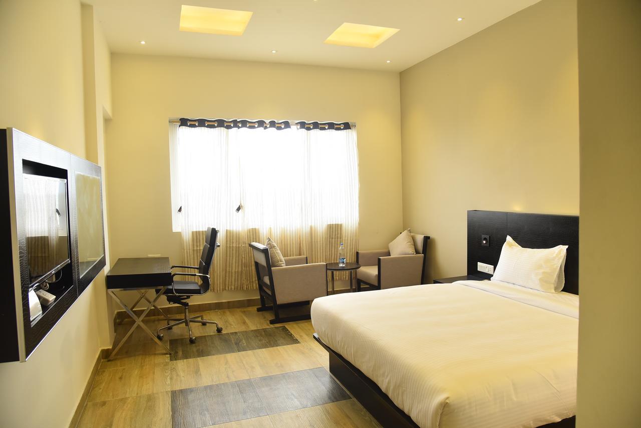 Hotel Queens Inn Velankanni Exteriör bild