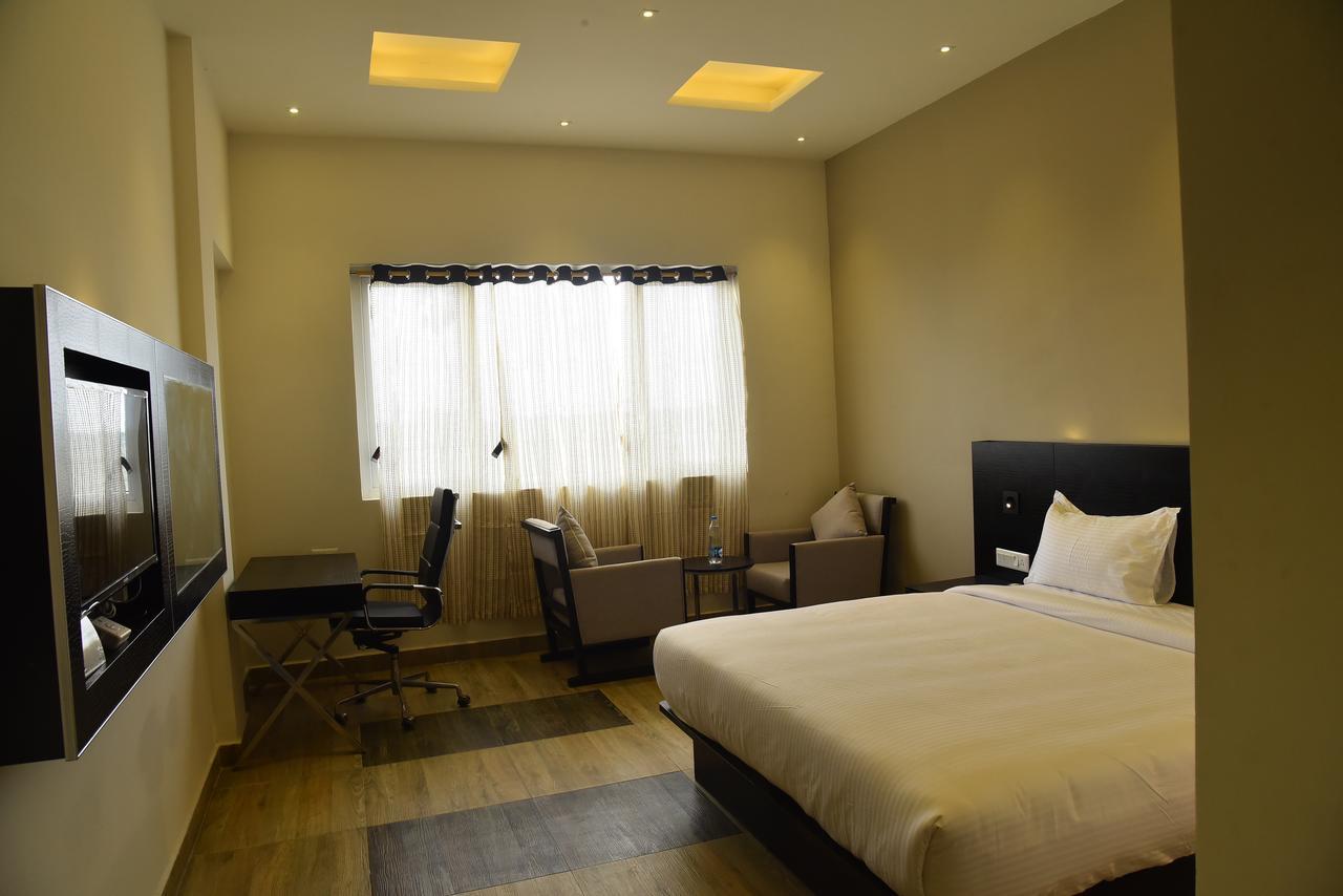 Hotel Queens Inn Velankanni Exteriör bild