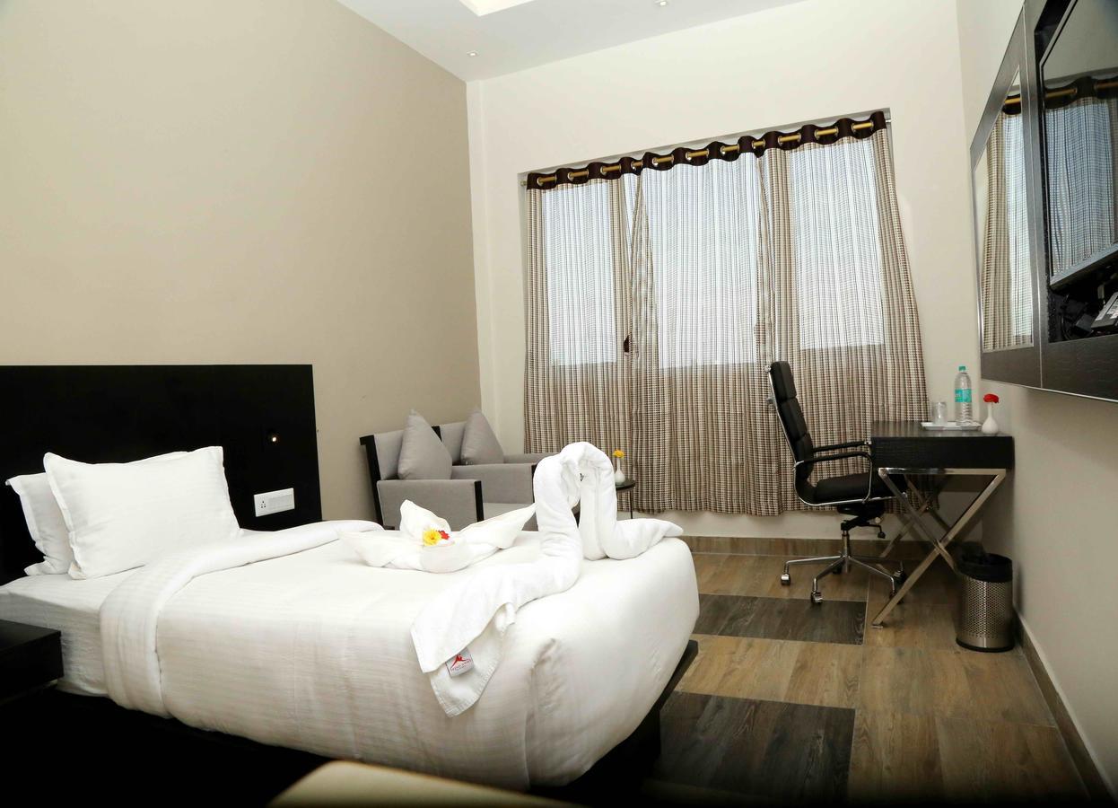 Hotel Queens Inn Velankanni Exteriör bild